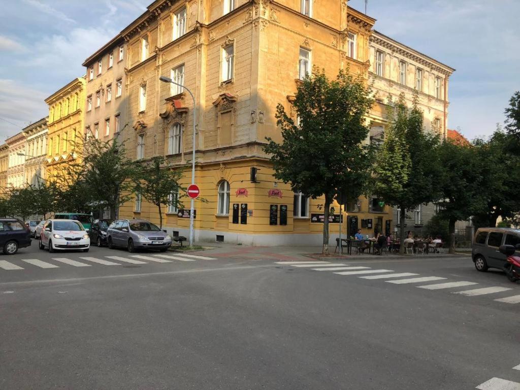 Rooms Veveri - Uvoz, 10 Min Peski Do Centru Brno Zewnętrze zdjęcie